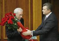 Янукович «повесил» празднование Дня милиции на Азарова. У самого есть дела и поважнее